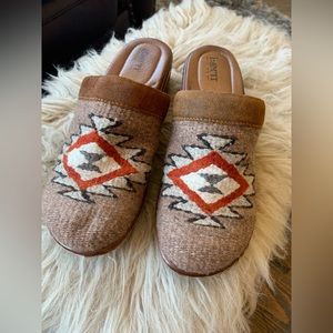 Born Bandy Clog Shoe Fall Southwest Brown Womens Size 10/42 Leather Wool